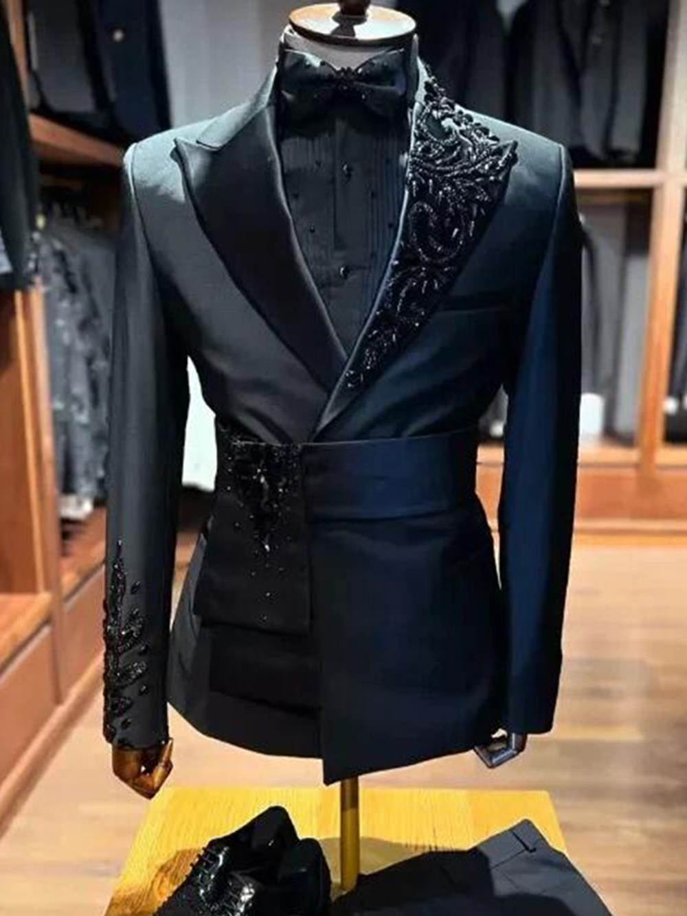 Unique Men'S Formal Wear - 高級スーツ男性ユニークなデザインのジャケットパンツ 2 ピースセットビーズ石新郎フォーマルウェア結婚式のタキシードカスタマイズされたロパ Hombre