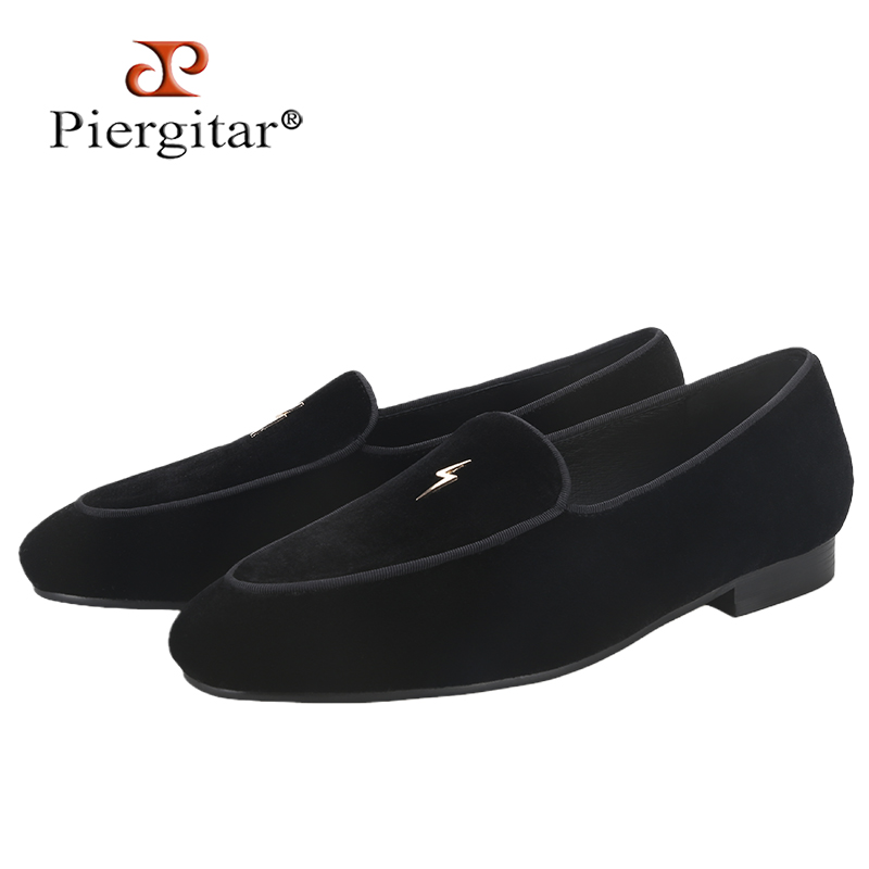 Men'S Formal Wear Slippers - Piergitar ブラックカラーベルベットメンズローファー ゴールドライトニングメタルバックル付き手作りスモーキングスリッパ 結婚式フォーマルウェア用