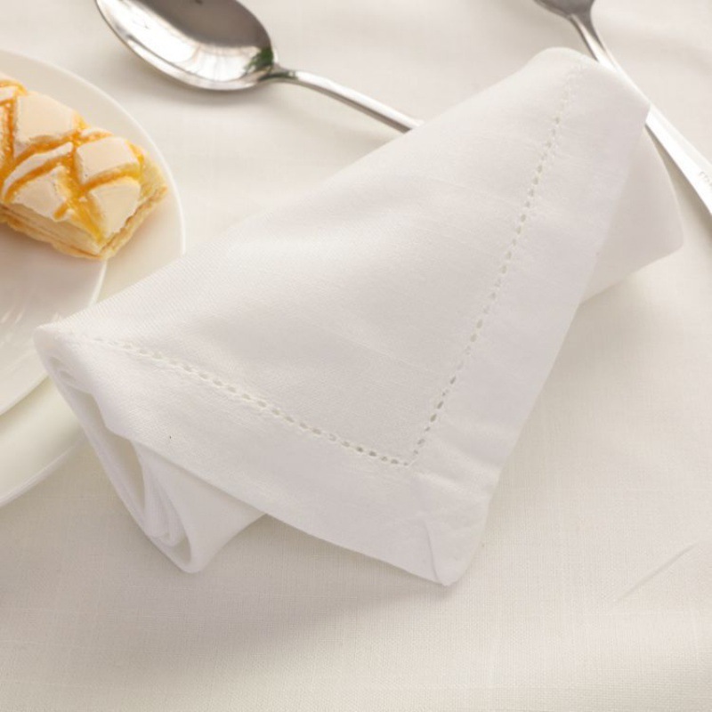 高級正方形ナプキン、ダイニングテーブル用、ロゴのカスタマイズ - Monogrammed Handkerchief のレビューと価格